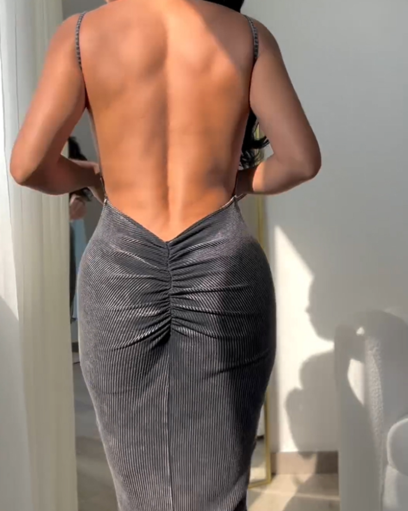 Beautiful Back And Hip-Hugging Dress Beautiful Back And Hip-Hugging Dress